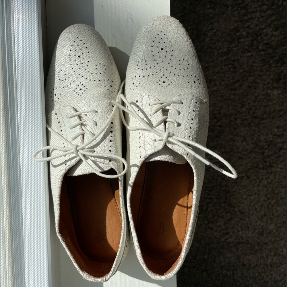 Frye 7 1/2 white leather Oxford vintage style lace up leather flats